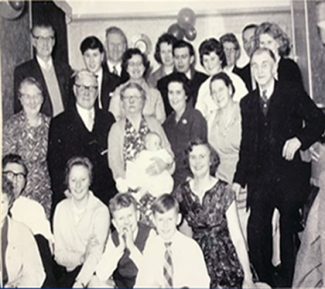 William and Alice and family celebrating their 60th wedding anniversary